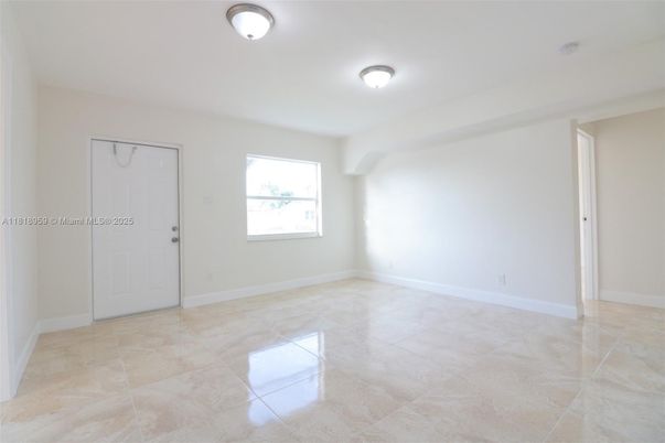 Empty room, Interior