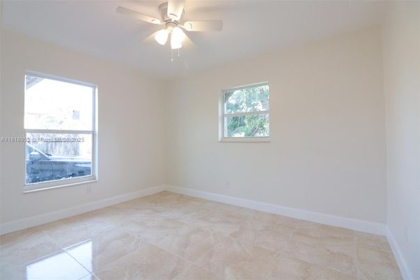 Empty room, Interior