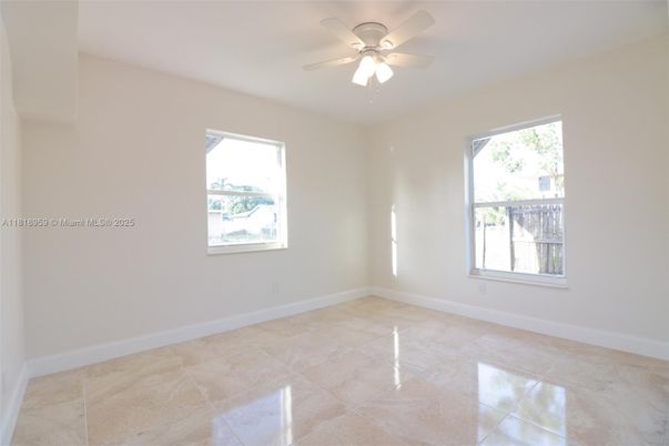 Empty room, Interior