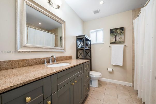Bathroom, Interior, Recessed Lighting
