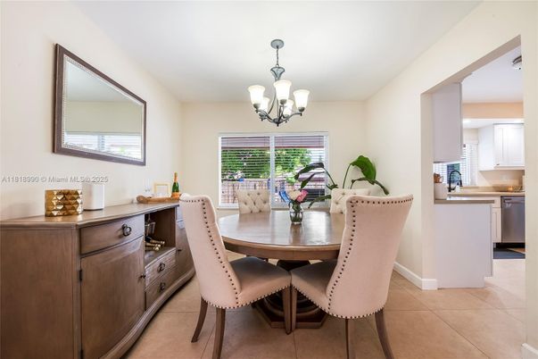 Chandelier, Dining room, Interior, Kitchen