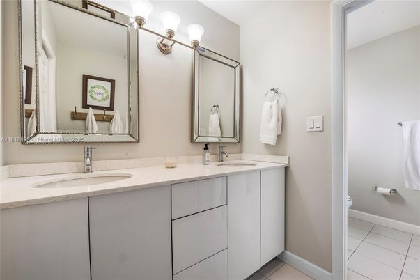 Bathroom, Dual Sink Vanities, Interior