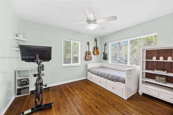 Bedroom, Fitness Equipment, Interior, Wood Texture Flooring