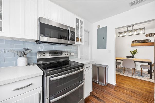 Dining room, Interior, Kitchen, Stainless Steel Appliances, Wood Texture Flooring