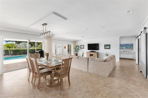 Dining room, Interior, Living room, Pendant Lights, Recessed Lighting
