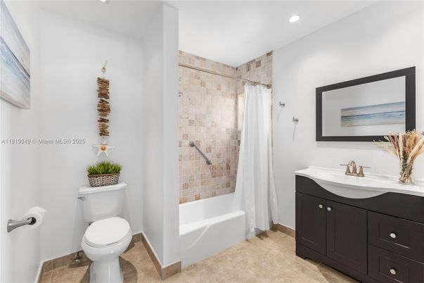 Bathroom, Interior, Recessed Lighting