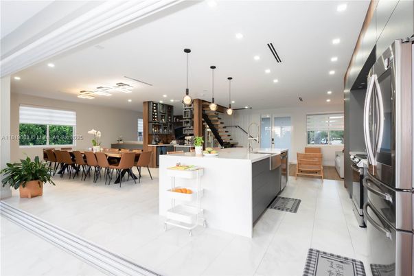 Dining room, Interior, Kitchen, Pendant Lights, Recessed Lighting, Stainless Steel Appliances