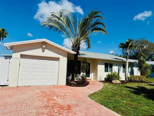 Attached, Exterior, Facade, Ranch