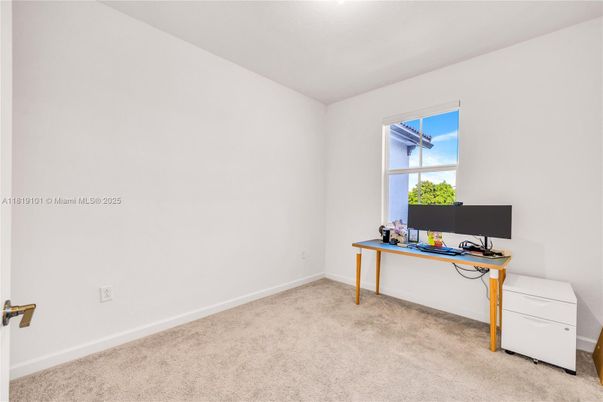 Home Office, Interior
