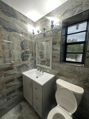 Bathroom, Free Standing Baths, Interior, Marble Walls