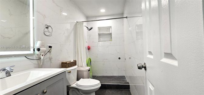 Bathroom, Interior, Marble Walls, Recessed Lighting