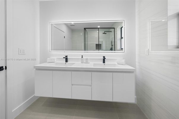 Bathroom, Dual Sink Vanities, Interior, Recessed Lighting