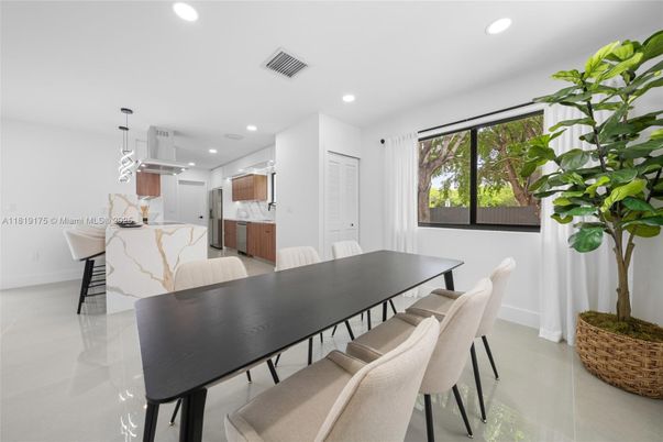 Dining room, Interior, Kitchen, Pendant Lights, Recessed Lighting