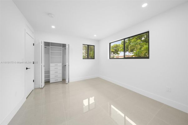 Empty room, Interior, Recessed Lighting, Walk-in Closets