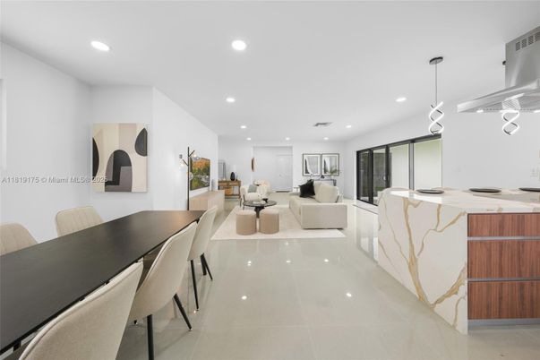 Dining room, Interior, Living room, Pendant Lights, Recessed Lighting