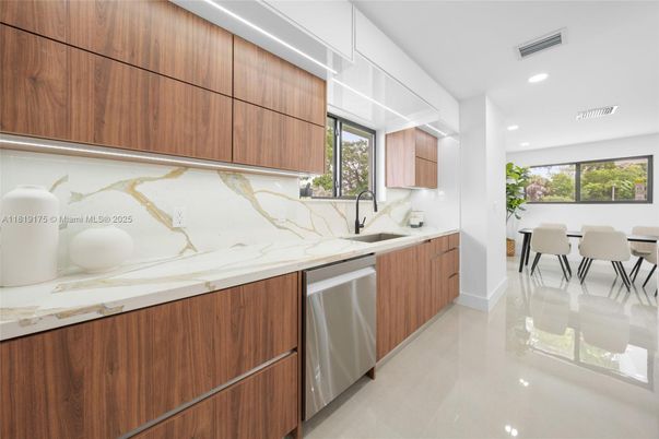 Dining room, Interior, Kitchen, Recessed Lighting, Stainless Steel Appliances