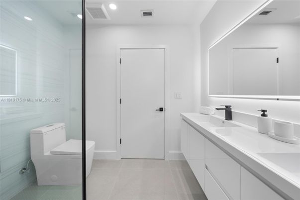 Bathroom, Dual Sink Vanities, Interior, Recessed Lighting