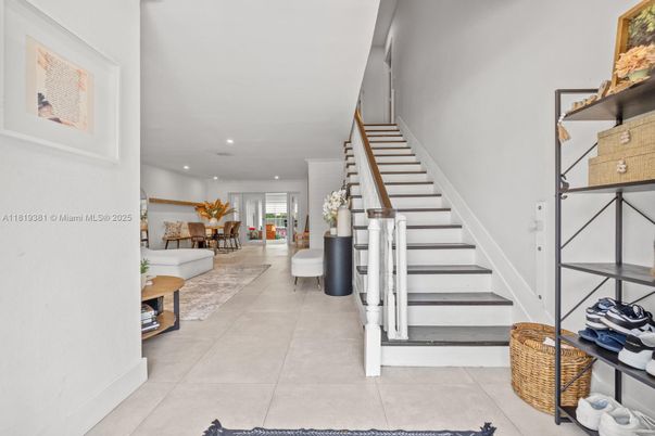 Dining room, Interior, Recessed Lighting