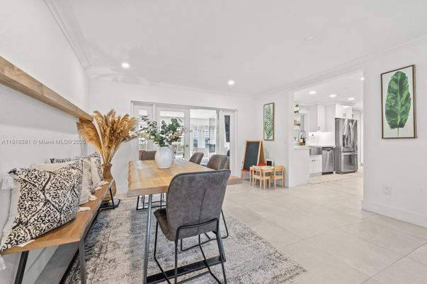 Dining room, Interior, Kitchen, Recessed Lighting, Stainless Steel Appliances