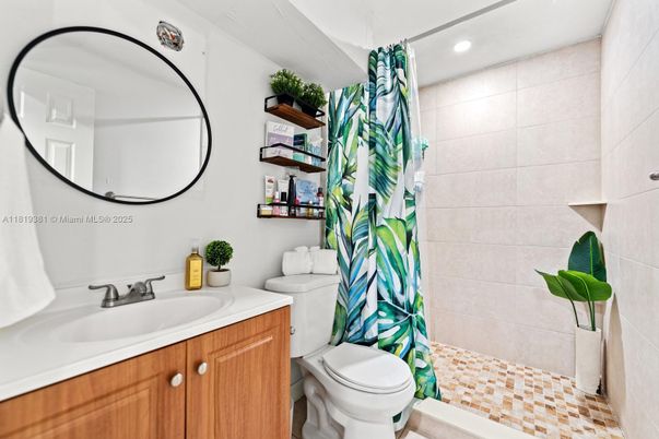 Bathroom, Interior, Recessed Lighting