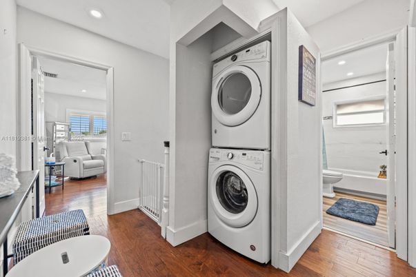 Interior, Recessed Lighting, Utility Closets, Washer, Wood Texture Flooring