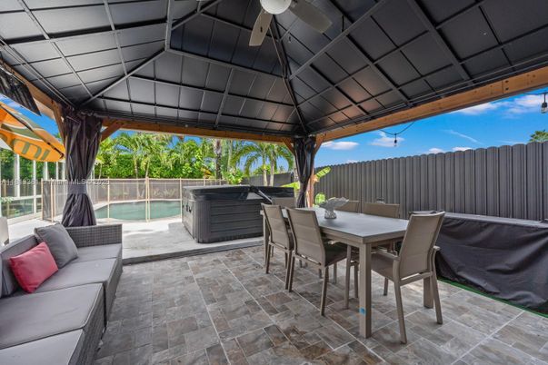Exterior, Hot Tub, Pool