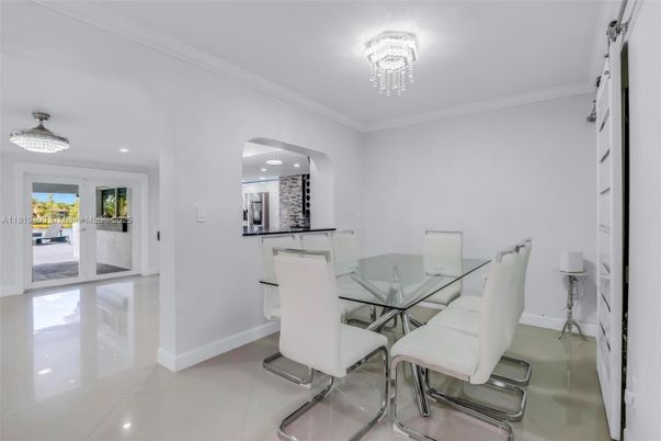 Dining room, Interior, Recessed Lighting