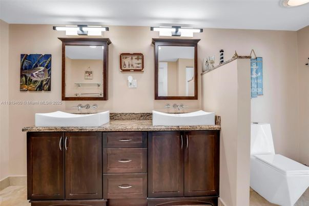 Bathroom, Dual Sink Vanities, Interior