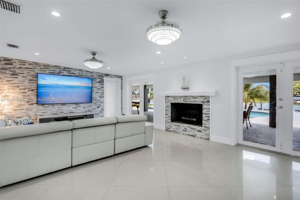Fireplace, Interior, Living room, Recessed Lighting