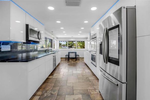 Dining room, Interior, Kitchen, Pendant Lights, Recessed Lighting, Stainless Steel Appliances