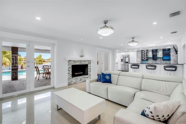 Fireplace, Interior, Living room, Recessed Lighting