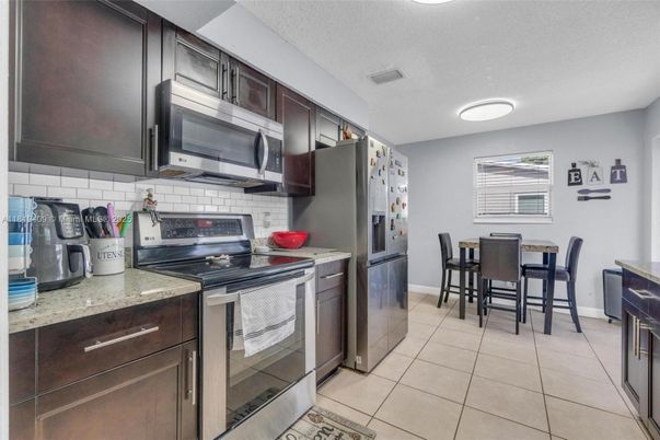 Dining room, Interior, Kitchen, Stainless Steel Appliances