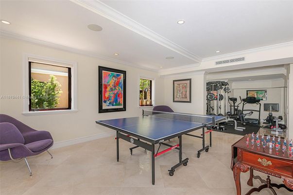 Game Room, Interior, Recessed Lighting