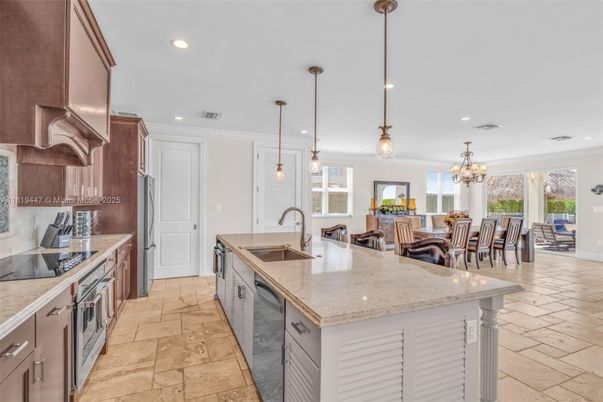 Chandelier, Dining room, Interior, Kitchen, Pendant Lights, Recessed Lighting, Stainless Steel Appliances