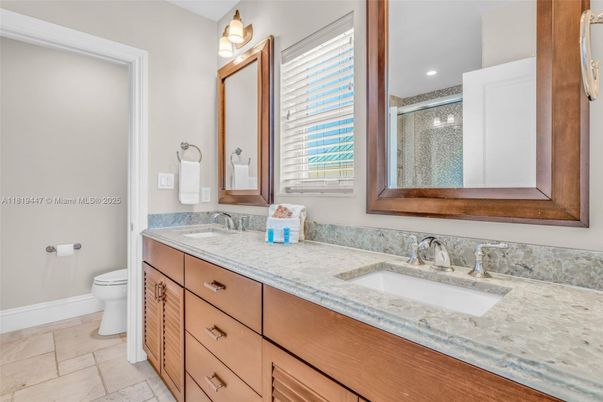 Bathroom, Dual Sink Vanities, Interior, Recessed Lighting