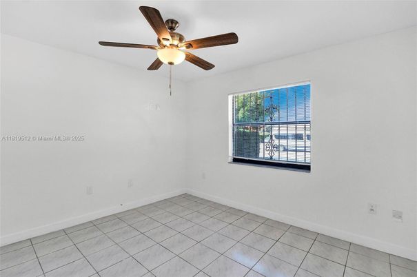 Empty room, Interior