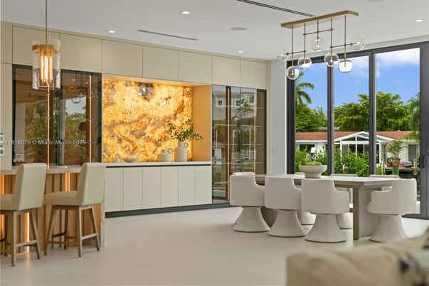 Dining room, Interior, Pendant Lights, Recessed Lighting