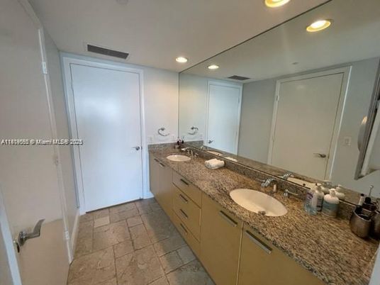 Bathroom, Dual Sink Vanities, Interior, Recessed Lighting