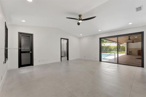 Empty room, Interior, Recessed Lighting