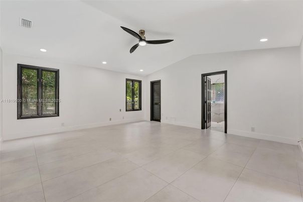 Empty room, Interior, Recessed Lighting