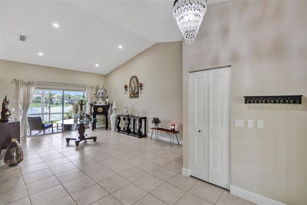 Chandelier, Interior, Recessed Lighting, Water