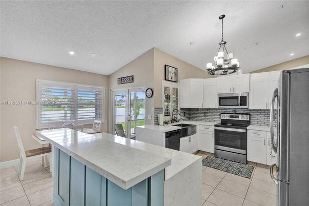 Chandelier, Interior, Kitchen, Recessed Lighting, Stainless Steel Appliances