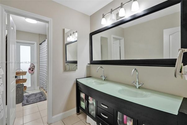Bathroom, Dual Sink Vanities, Interior