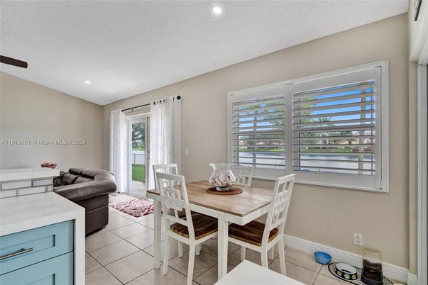 Dining room, Interior, Living room, Recessed Lighting