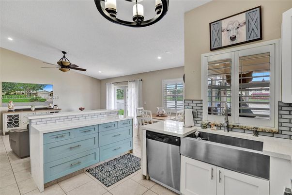 Dining room, Interior, Kitchen, Recessed Lighting, Tile Countertops