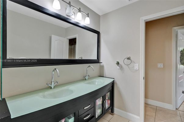 Bathroom, Dual Sink Vanities, Interior