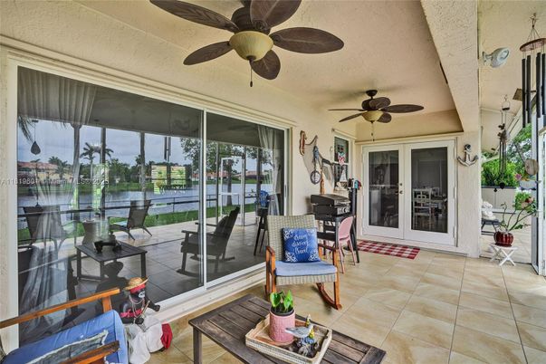 Interior, Sun Room, Water