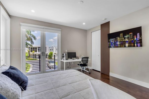 Bedroom, Home Office, Interior, Recessed Lighting, Wood Texture Flooring
