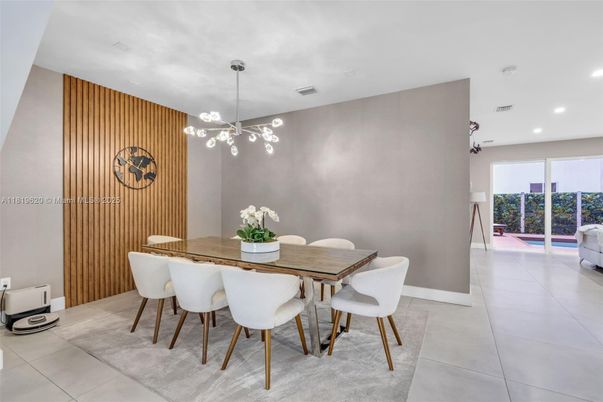 Dining room, Interior, Pendant Lights, Recessed Lighting