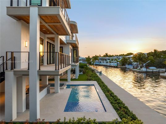 Exterior, Pool, Water